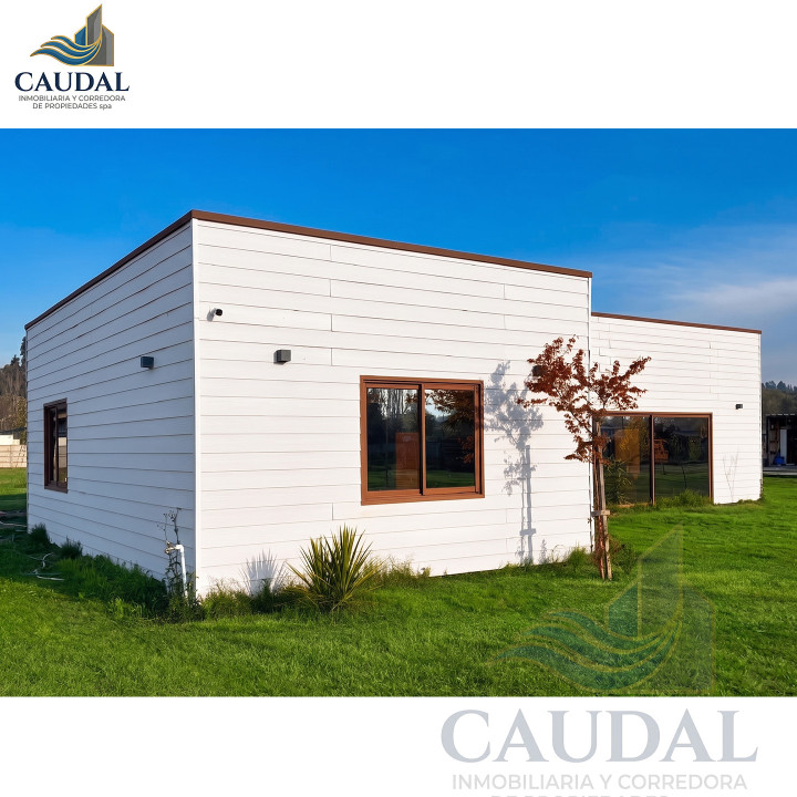 Mansión Mediterránea en Quillón: 2.500m² Urbano, Piscina y Cabaña | Caudal Inmobiliario