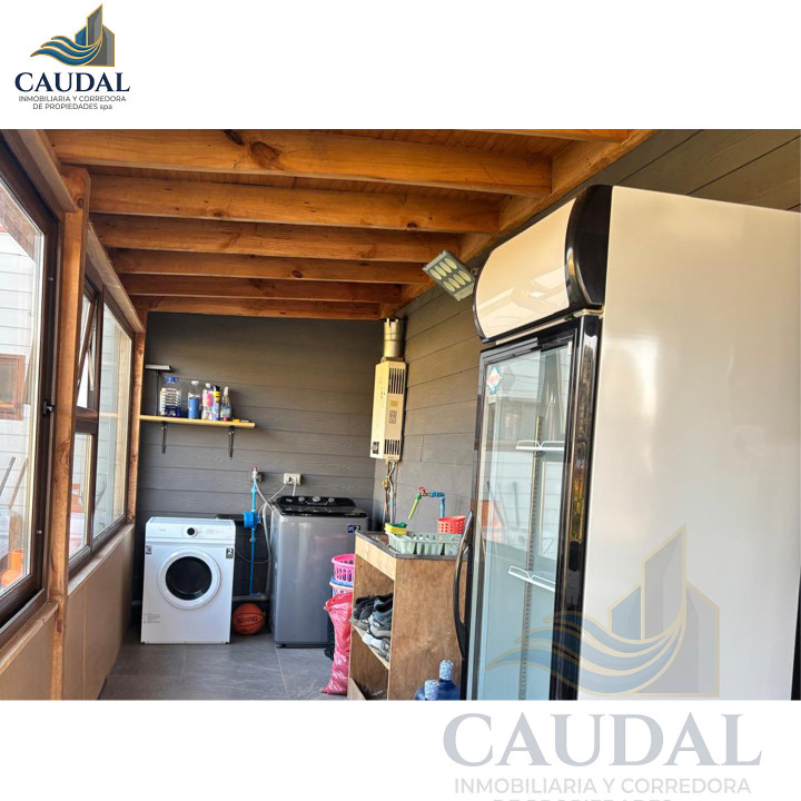 Mansión Mediterránea en Quillón: 2.500m² Urbano, Piscina y Cabaña | Caudal Inmobiliario