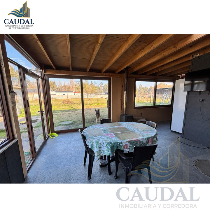 Mansión Mediterránea en Quillón: 2.500m² Urbano, Piscina y Cabaña | Caudal Inmobiliario