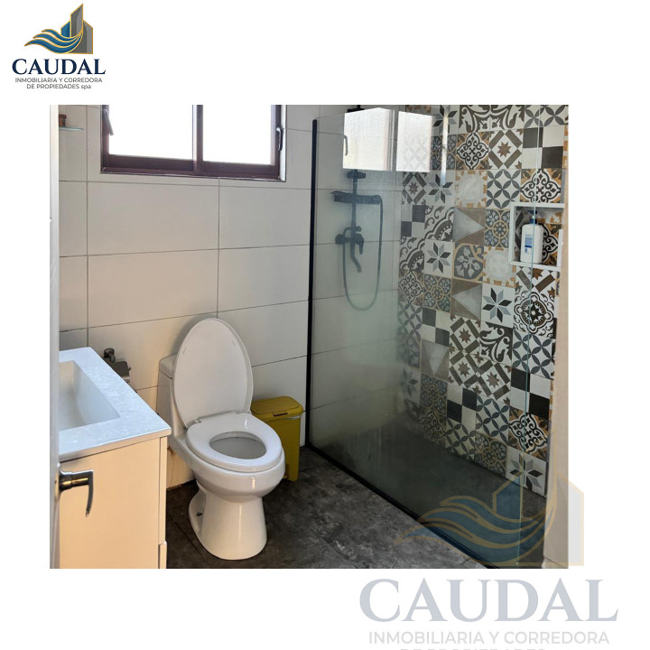 Mansión Mediterránea en Quillón: 2.500m² Urbano, Piscina y Cabaña | Caudal Inmobiliario