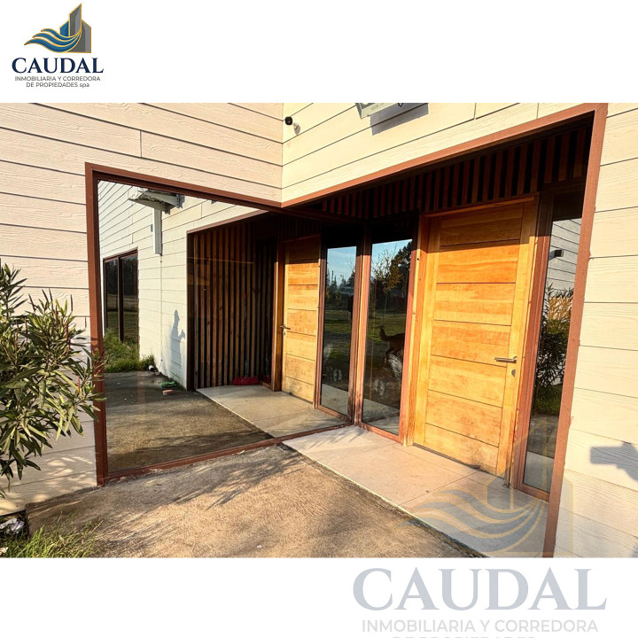 Mansión Mediterránea en Quillón: 2.500m² Urbano, Piscina y Cabaña | Caudal Inmobiliario