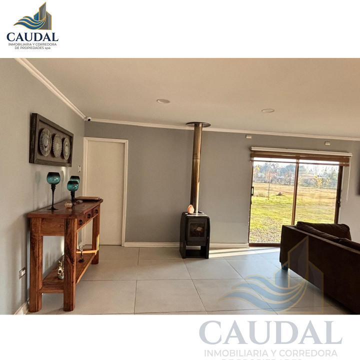 Mansión Mediterránea en Quillón: 2.500m² Urbano, Piscina y Cabaña | Caudal Inmobiliario