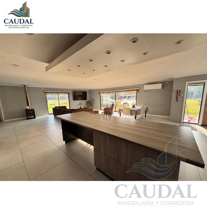 Mansión Mediterránea en Quillón: 2.500m² Urbano, Piscina y Cabaña | Caudal Inmobiliario