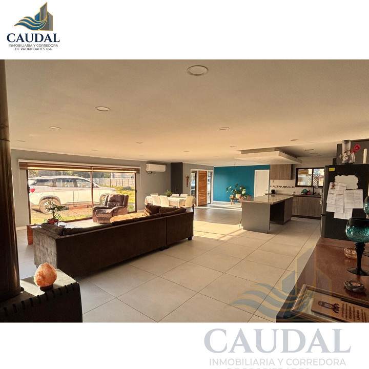 Mansión Mediterránea en Quillón: 2.500m² Urbano, Piscina y Cabaña | Caudal Inmobiliario